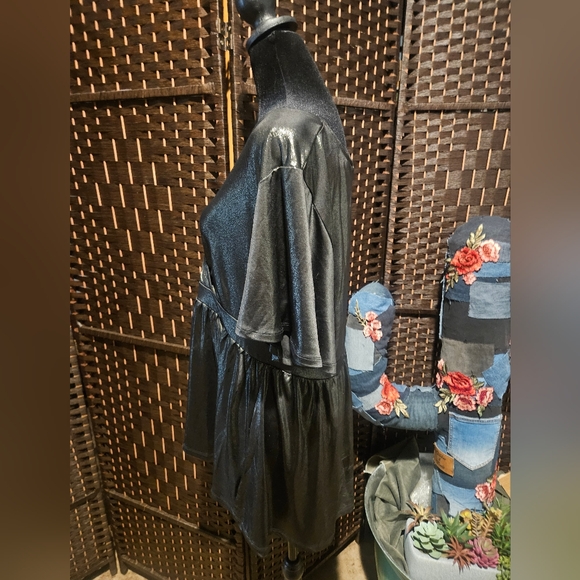 Torrid 1X Liquid Metallic tunic - Picture 2 of 3